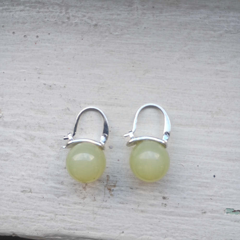 1 Pair of Elegant Oval Pearl Pendant Earrings, Hypoallergenic